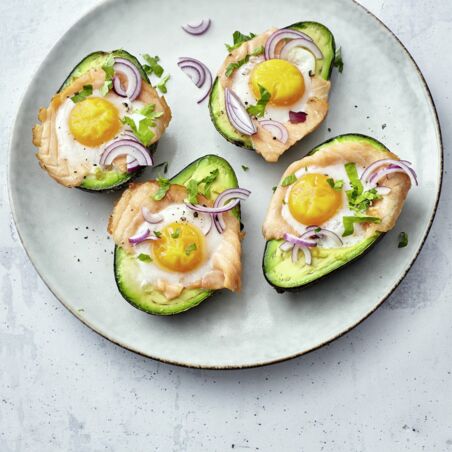 Avocadoeier aus dem Ofen Avocadoeier aus dem Ofen