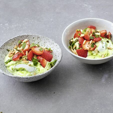 Avocadocreme mit Erdbeeren Avocadocreme mit Erdbeeren