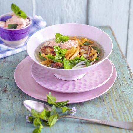 Bowl mit Süßkartoffel-Nudeln Bowl mit Süßkartoffel-Nudeln