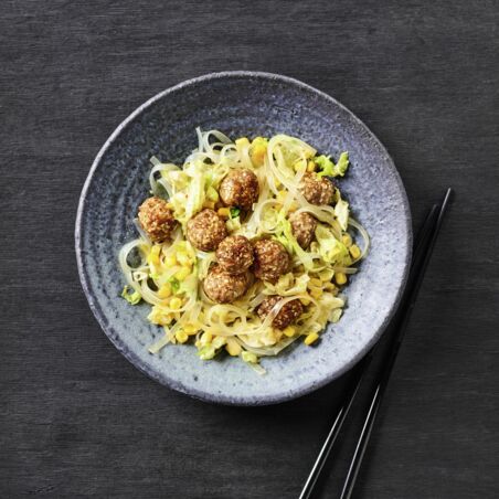 Sesam-Hackbällchen mit Gemüse Sesam-Hackbällchen mit Gemüse