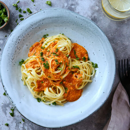 Nudeln mit Veganer Paprika Sauce Nudeln mit Veganer Paprika Sauce