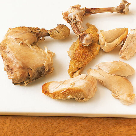 Zitronengrassuppe mit Topfen-Wan-Tans Zitronengrassuppe mit Topfen-Wan-Tans