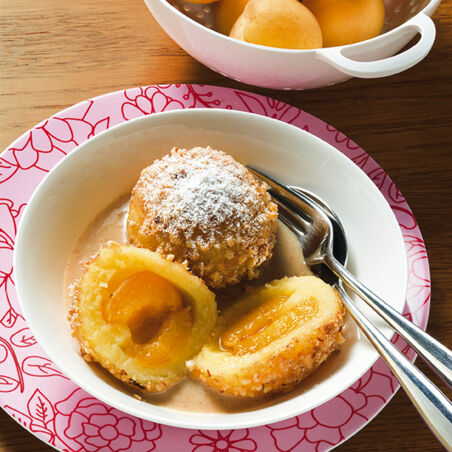 Aprikosenknödel mit Zimtsauce Aprikosenknödel mit Zimtsauce