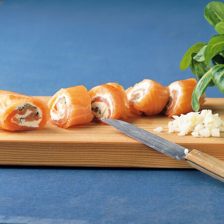 Lachsröllchen auf Feldsalat Lachsröllchen auf Feldsalat