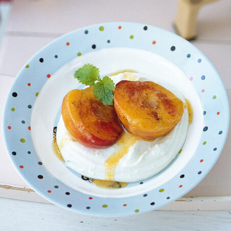 Gebratener Pfirsich mit Zitronenquark Gebratener Pfirsich mit Zitronenquark