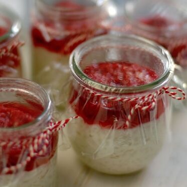 Milchreis-Snack mit Himbeeren Milchreis-Snack mit Himbeeren