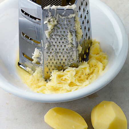 Kartoffelpuffer mit Apfel-Matjes-Salat Kartoffelpuffer mit Apfel-Matjes-Salat