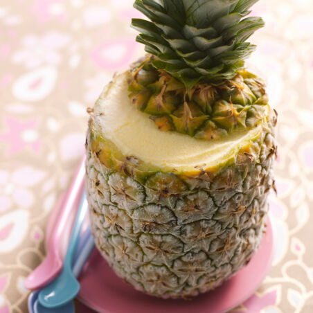 Piña-colada-Eis mit Ananas Piña-colada-Eis mit Ananas