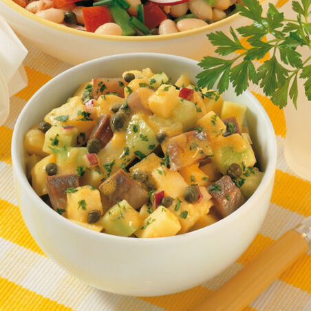 Matjessalat mit Apfel, Gurke und Kartoffeln Matjessalat mit Apfel, Gurke und Kartoffeln