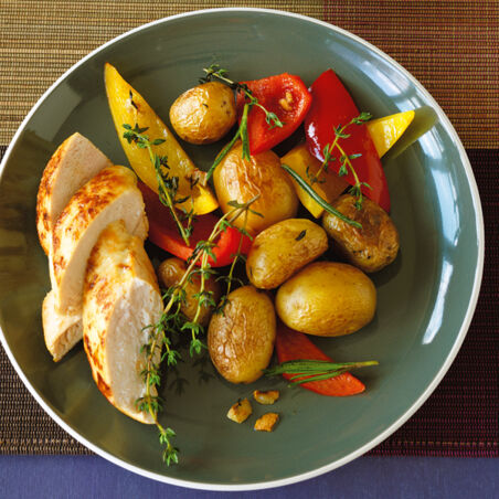 Gebackene Hühnerbrust mit Kräuterkartoffeln Gebackene Hühnerbrust mit Kräuterkartoffeln