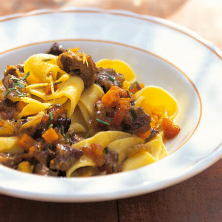 Kartoffelnudeln mit Wildschweinsugo Kartoffelnudeln mit Wildschweinsugo