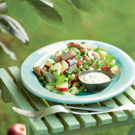 Heringssalat mit Gurken und Schnittlauch Heringssalat mit Gurken und Schnittlauch