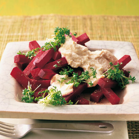 Rote-Beten-Salat mit Meerrettichdressing Rote-Beten-Salat mit Meerrettichdressing