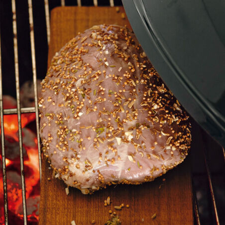 Kalbshüfte vom Zedernholzbrett Kalbshüfte vom Zedernholzbrett