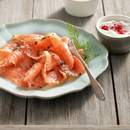 Gebeizter Lachs mit Kräutern Gebeizter Lachs mit Kräutern