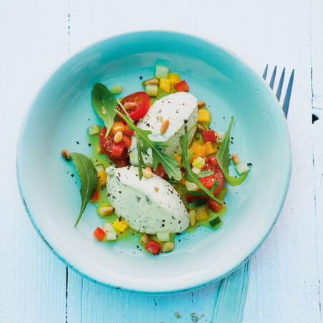 Ricotta-Kräuter-Creme mit Gemüse-Vinaigrette Ricotta-Kräuter-Creme mit Gemüse-Vinaigrette