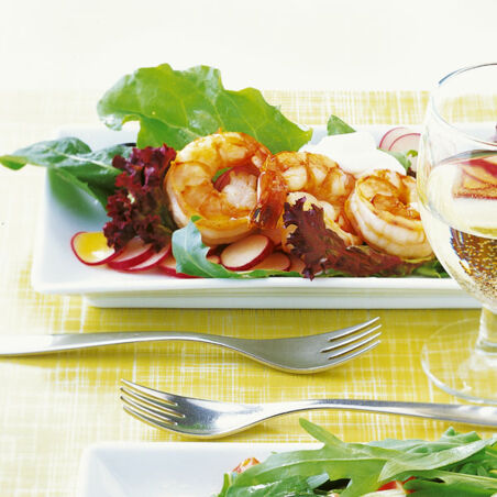 Wildkräuter-Salat mit Garnelen Wildkräuter-Salat mit Garnelen