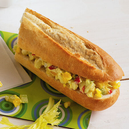 Baguette mit Eiersalatfüllung Baguette mit Eiersalatfüllung