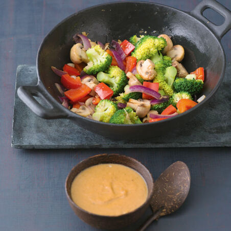 Wokgemüse mit Erdnuss-Sauce Wokgemüse mit Erdnuss-Sauce