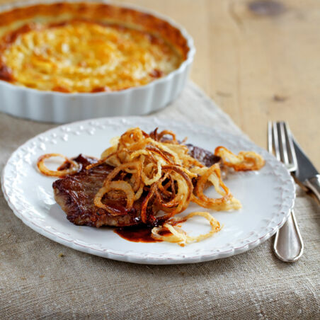 Zwiebelrostbraten mit Kartoffelgratin Zwiebelrostbraten mit Kartoffelgratin