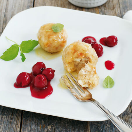 Brotknödel mit Kirschkompott Brotknödel mit Kirschkompott