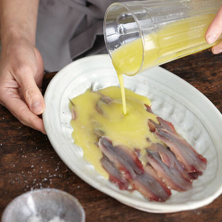 Eingelegte Sardellen mit Knoblauch Eingelegte Sardellen mit Knoblauch