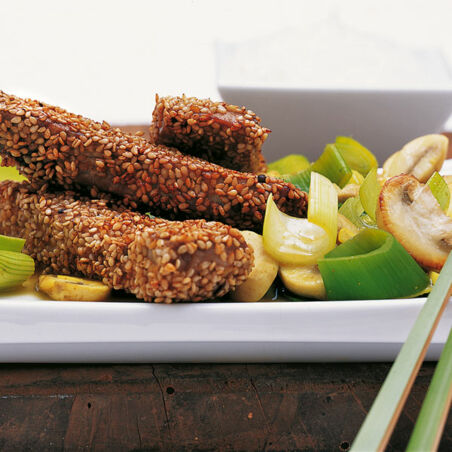 Sesam-Tunfisch mit Lauchgemüse Sesam-Tunfisch mit Lauchgemüse