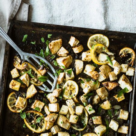 Sellerie vom Blech mit Zitrone und Oliven Sellerie vom Blech mit Zitrone und Oliven