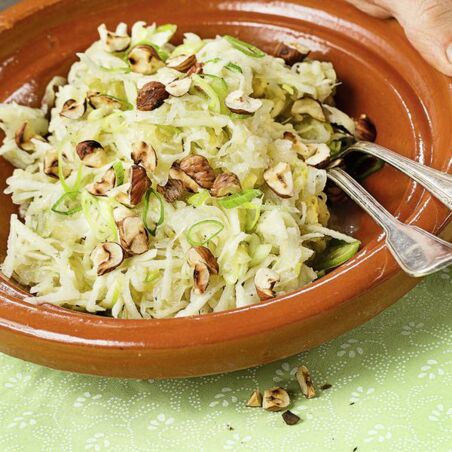 Sauerkraut-Nuss-Rohkost Sauerkraut-Nuss-Rohkost