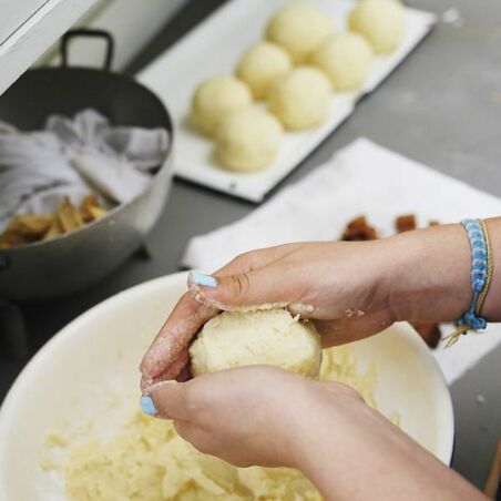 Kartoffel-klöße halb und halb Kartoffel-klöße halb und halb