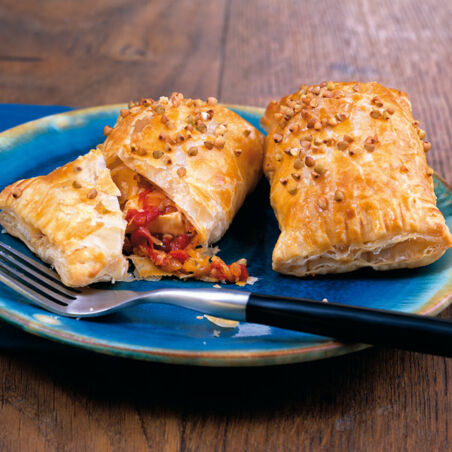 Blätterteigtaschen mit Paprika-Kraut Blätterteigtaschen mit Paprika-Kraut