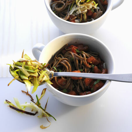 Soba-Nudelsalat »Pomodori Crudi« Soba-Nudelsalat »Pomodori Crudi«