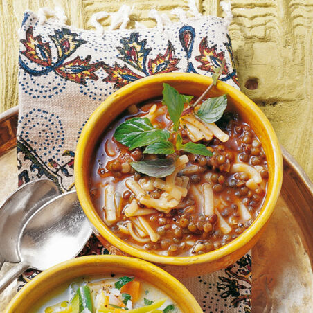 Grüne Linsensuppe mit Nudeln Grüne Linsensuppe mit Nudeln