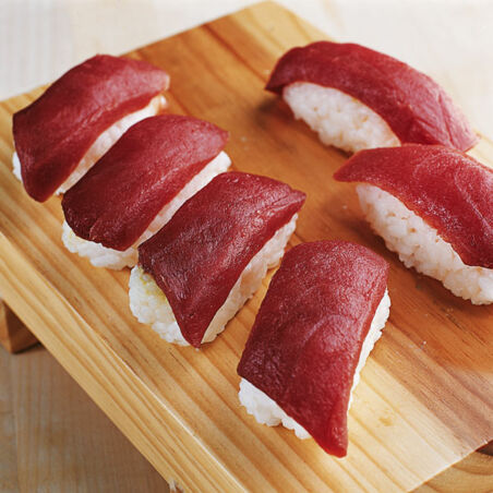 Nigiri mit Tunfisch Nigiri mit Tunfisch