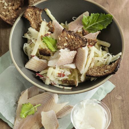Geräucherte Forelle auf Kohlrabisalat Geräucherte Forelle auf Kohlrabisalat