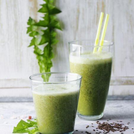 Spring Detox II mit Leinsamen und grünen Blättern Spring Detox II mit Leinsamen und grünen Blättern