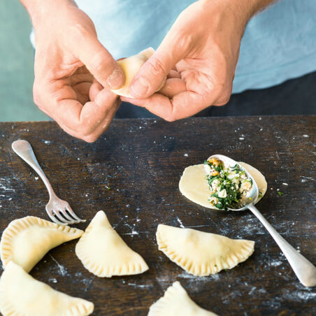 Sambusak mit Spinat und Schafskäse Sambusak mit Spinat und Schafskäse