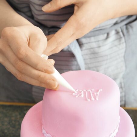 Spritzbeutel befüllen und Spritztüte falten Spritzbeutel befüllen und Spritztüte falten
