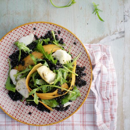 Beluga-Linsen-Salat mit Fisch und Rucola Beluga-Linsen-Salat mit Fisch und Rucola