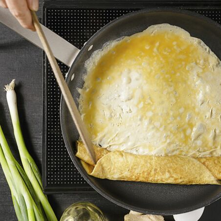 Japanische Omeletterollen mit Gemüse Japanische Omeletterollen mit Gemüse