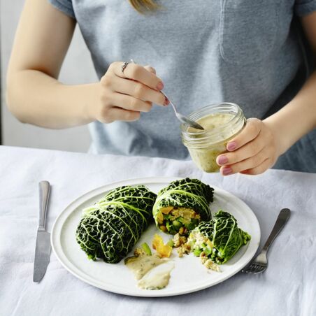 Wirsing-Wraps mit Kürbis-Hirse-Füllung Wirsing-Wraps mit Kürbis-Hirse-Füllung