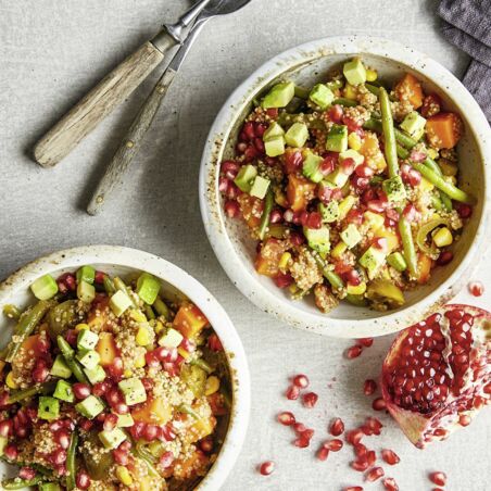 Quinoa-Buddha-Bowl mit Süßkartoffeln Quinoa-Buddha-Bowl mit Süßkartoffeln