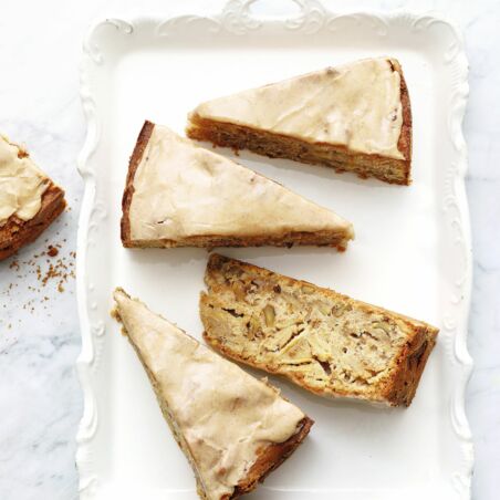 Apfel-Walnuss-Kuchen mit Rum-Guss Apfel-Walnuss-Kuchen mit Rum-Guss