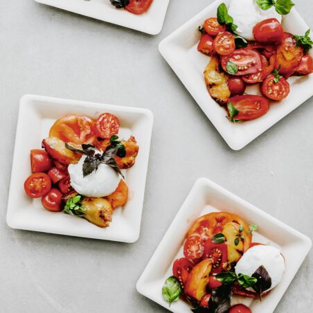 Gegrillte Pfirsiche mit Tomaten und Burrata Gegrillte Pfirsiche mit Tomaten und Burrata