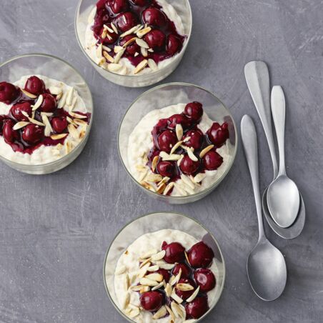 Ris a la mande mit Kirschen Ris a la mande mit Kirschen