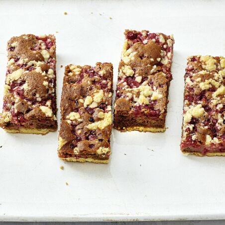 Johannisbeer-Nugat-Schnitten Johannisbeer-Nugat-Schnitten