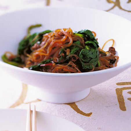 Fleisch mit Glasnudeln und Spinat Fleisch mit Glasnudeln und Spinat