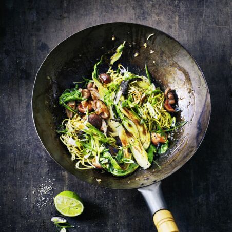 Shiitake-Wok mit
Pak Choi und Soba Shiitake-Wok mit
Pak Choi und Soba