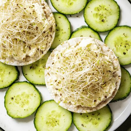 Schneller Reiswaffel-Snack
mit Gurke Schneller Reiswaffel-Snack
mit Gurke