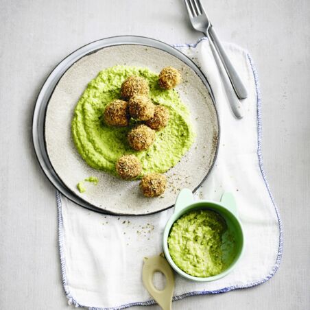 Würzige Klößchen mit
grüner Sauce Würzige Klößchen mit
grüner Sauce